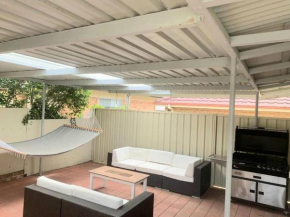 Cottage 3mn walk CBD/Marina. Wifi,AC, pet-friendly